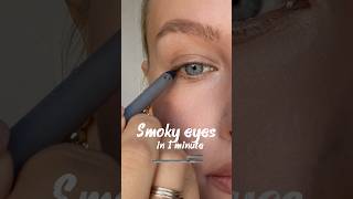 Smoky eyes in 1 minute