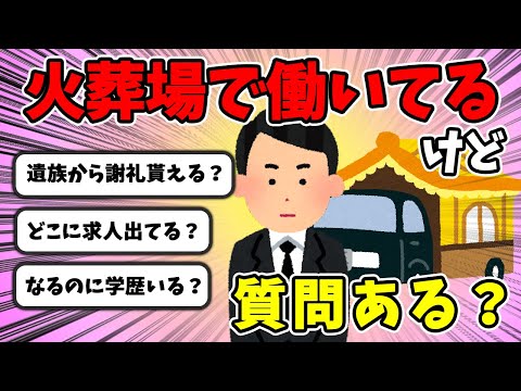 ネパールのバガマティ川のほとりでの火葬。