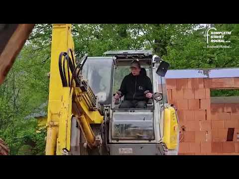 Roubenka Černý Důl Sluneční stráň 2 a průběh zemních prací s těžkou technikou