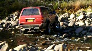 preview picture of video '92 Toyota 4runner rocky creek crossing.'