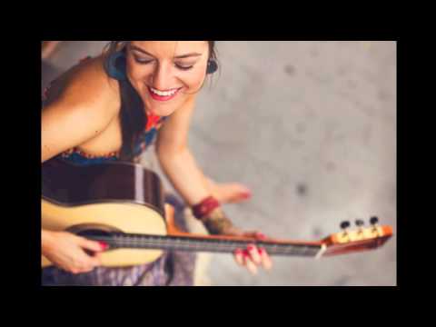 "Amaralina" - Thaïs Morell  (Se Hoje Eu Tô de Bobeira..)