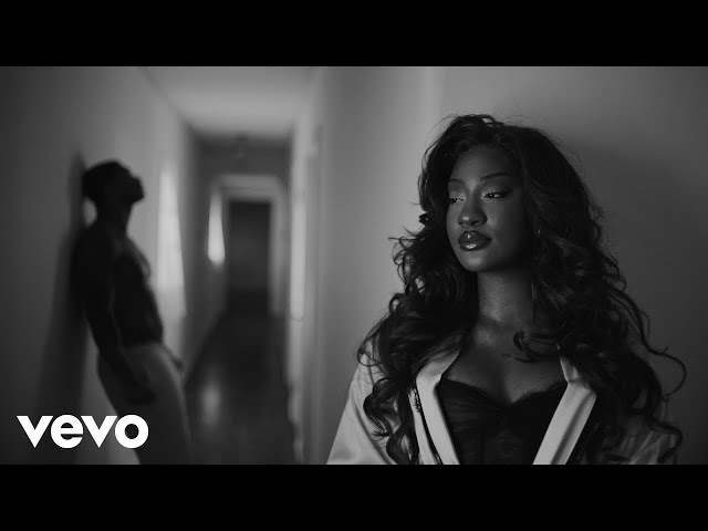 Video zu 'Boy Oh Boy' ansehen