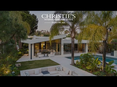 Charming villa in gated and secure community in Las Chapas