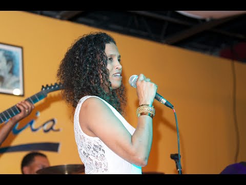 ROSA MESTRE - America