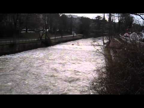 Amateurvideo vom 2.2.13: Hochwasser an der Dreisam in Freiburg