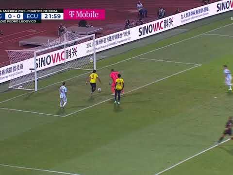 Messi Al palo vs Ecuador 2021