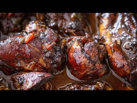 BROWN STEW CHICKEN | JAMAICAN STYLE WITH RICH GRAVY