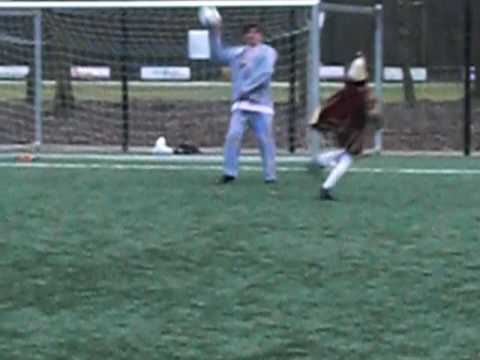 Dimitri en Danique trappen af voor de verkleedwedstrijd bij SV Langeberg (net geen wereldgaol!)