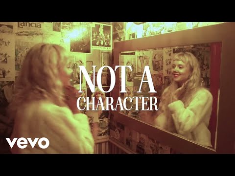 ILUKA - Manic Pixie Dream Girl (Official Lyric Video)