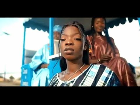 Awa gambia ft dieyna baldé - ndanaane (clip officiel)