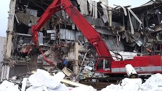 preview picture of video 'Abriss Opel Werk 1 in Bochum - Rückbau der Lackiererei mit einem Hitachi Zaxis 870 LCH am 21.03.2015'