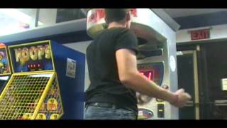 preview picture of video 'Winning the crane machine! Wilkes Barre, Pennsylvania'