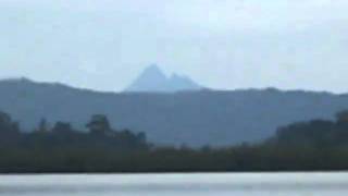 preview picture of video 'Victoria Peak from Sapodilla Lagoon, Belize'