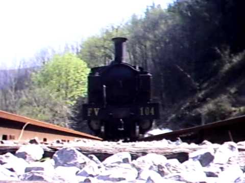 Desde la traviesa: Locomotora Aurrera y dos coches del FC del Urola