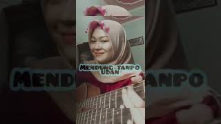 Download lagu aku moco koran sarungan kue blonjo dasteran (mendung tanpo udan) #shorts mp3