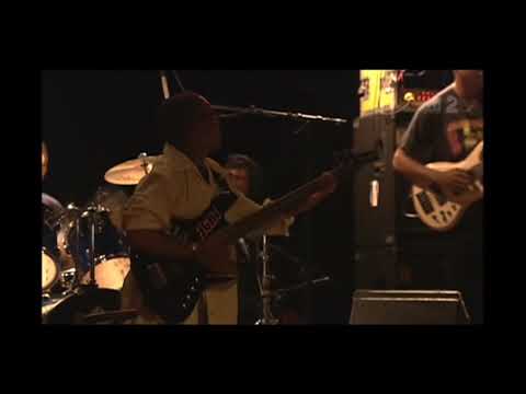 Clip 1 of Dyson interlocking bass with Meshell at Montreux Jazz Festival 1997