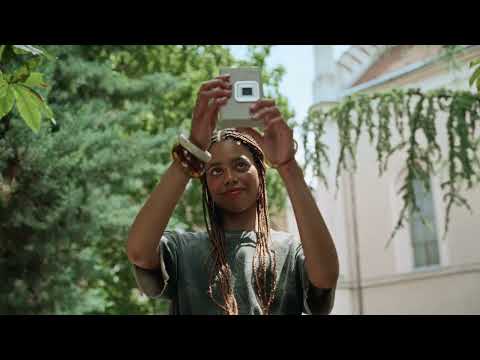 ハイブリッドインスタントカメラ 『チェキ』 instax mini LiPlay+