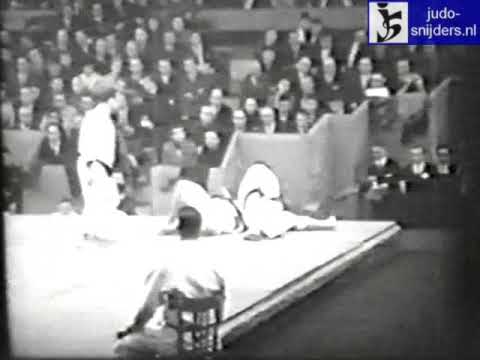 Judo 1961 Paris: Ih Tai Kim (KOR) - Gabriel Goldschmied (MEX) [open].