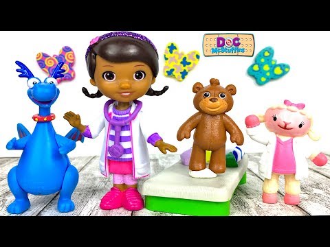 DIE SPIELZEUGÄRZTIN BEHANDELT DONNYS TEDDYBÄR IN IHRE KLINIK MIT LAMMIE HALLIE CHILLY UND STUFFY