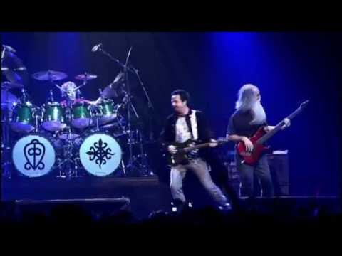 Videoclip de Falling In Between (Live) — Toto