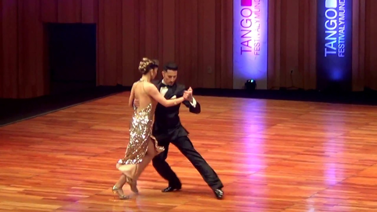 Mundial de Tango 2018  Julian Sanchez & Bruna Estellita Tango "De Floreo" Tango Bardo Rep: CABA.