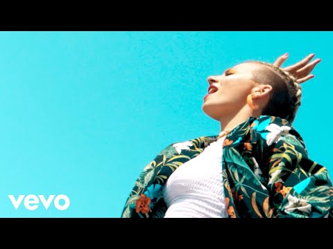 Serena de Bari - Mare e Batucada (Official Video)