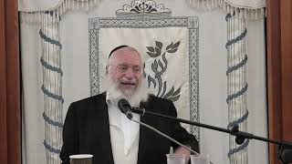 הרה"ג אשר וייס שליט"א | סוגיית קידושין מדין ערב (ישיבת אפיקי דעת שדרות) - התמונה מוצגת ישירות מתוך אתר האינטרנט יוטיוב. זכויות היוצרים בתמונה שייכות ליוצרה. קישור קרדיט למקור התוכן נמצא בתוך דף הסרטון