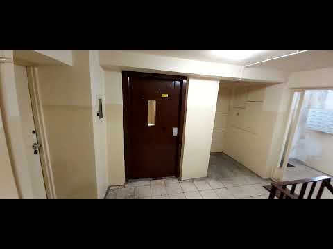 Translift Osiedlowy 1994 z przedziałem meblowym | Kraków, ul. Starowiślna 88