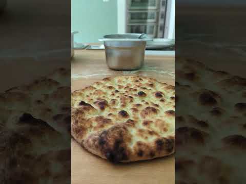 Pizza Bianca Romana. Eine Pizza ohne (fast) alles. Aber saulecker. #pizza