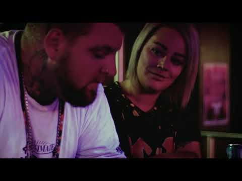 Ced Auger  - Tu m'gardes drette // Vidéoclip Officiel //