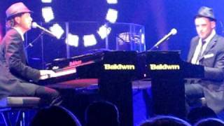 Scott McIntyre and Matt Giraud-Tell Her About It-Milwaukee 828/09 (clip)