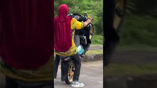 Download lagu emak gila stending di beat legendnya mp3