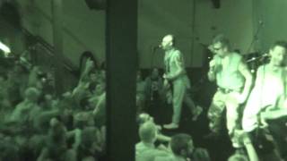 ANTI-NOWHERE LEAGUE- Can´t stand rock´n´roll (Sala Estraperlo 30-1-10)