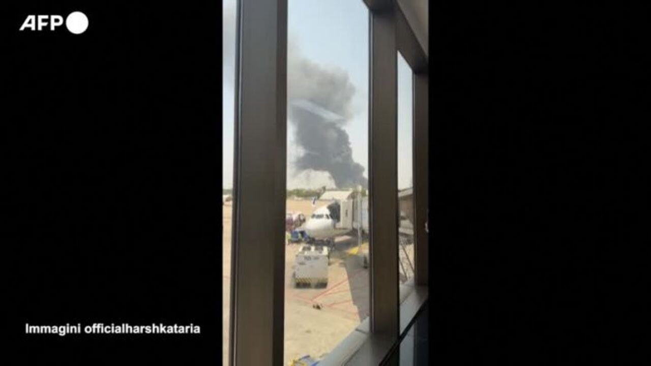 Il volo Air India Ahmedabad-Londra si schianta poco dopo il decollo