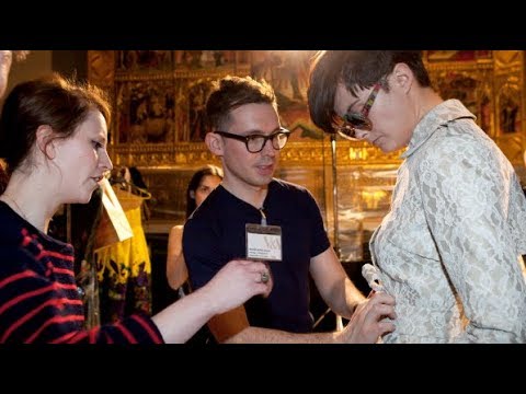 Fashion in Motion / Erdem Moralioglu behind the scenes