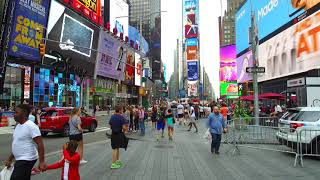 ニューヨークのタイムズスクエアのネオンが凄い。ブロードウェイの広告・2017年8月19日 DJI 0043