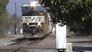 preview picture of video 'Norfolk Southern 9857,2772 southbound mixed freight Sunbury, Pa.'