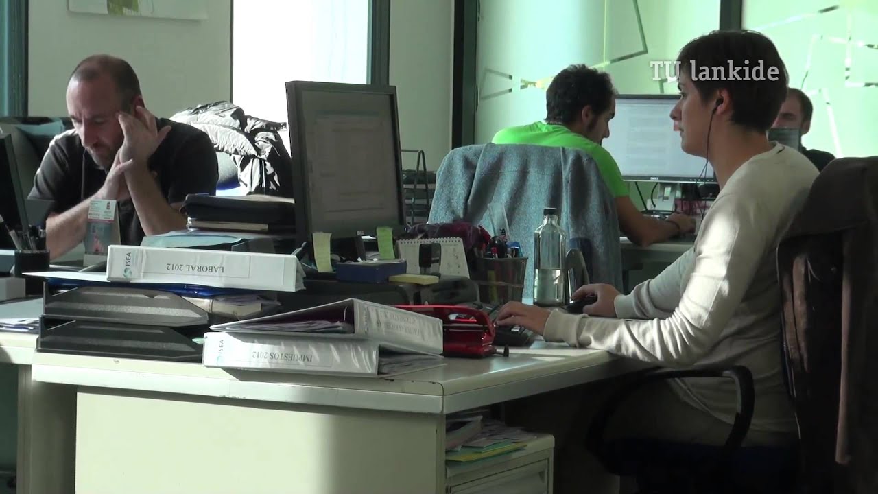 Brokante teknologikoari buruzko elkarrizketa Mikel Orobengoari