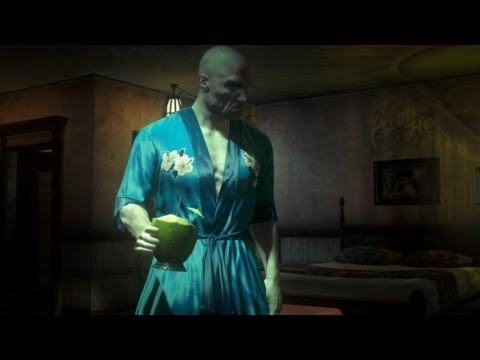 Hitman Absolution: Agent 47 in a silk Hawaiian bathrobe attacked by the Saints