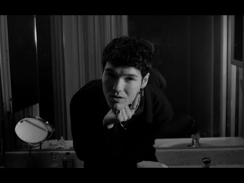 Goody Grace - Hold Me in the Moonlight (Official Video)