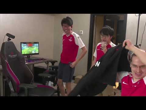 T1 ana and Kuku SMILES around reaction after the win vs Navi LCQ TI11 The International 2022