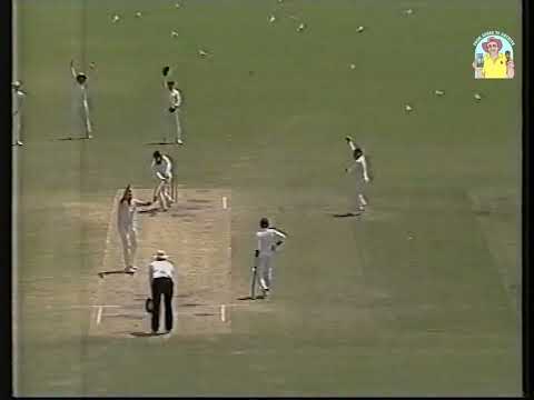 Darrell Hair umpiring shocker. How on earth could he give Vengsarkar out LBW? 4th Test vs Aust 91/92