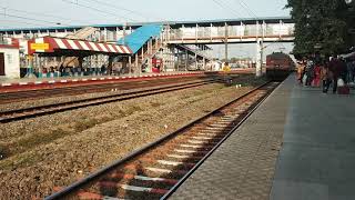 preview picture of video '12381 Howrah New Delhi Poorva Express arrival at Sasaram Junction'