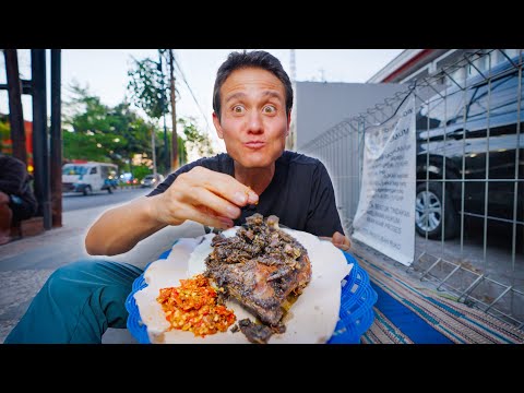 $2 Street Food Indonesia!! SIDEWALK FOOD PARADISE - Best Madura Food!