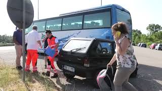 scontro-tra-pullman-e-auto-davanti-all-ingresso-della-iia-a-flumeri