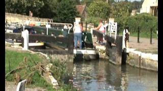 preview picture of video 'Some canal boats on the K&A Bradford'