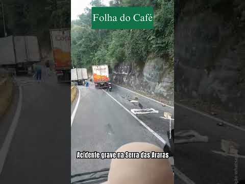 Acidente com caminhões causa interdição na pista de descida da Serra das Araras em Piraí
