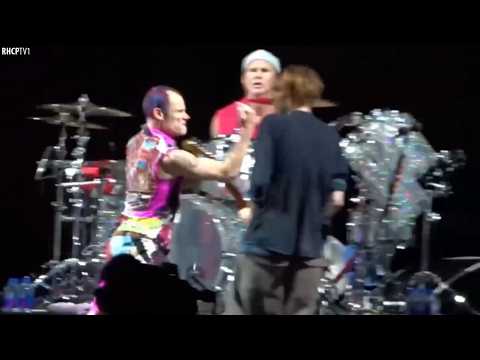 Flea Was Furious With His Bass Tech, But Anthony Noticed That His In-Ear Monitor Wasn’t On His Ear!