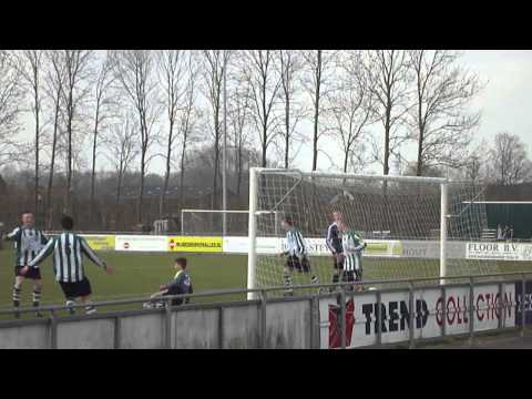Gerjan van Haarlem (Tricht A1) scoort 1-0 tegen Pelikaan A1 (13 april 2013)