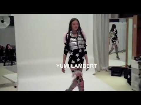 YUMI LAMBERT CATWALK VICTORIA'S SECRET 2014-2015.